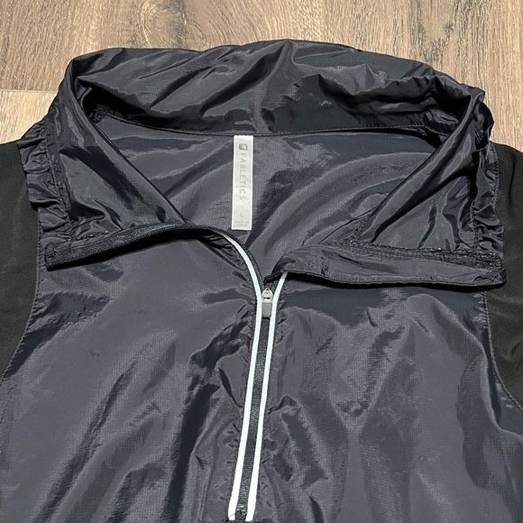 Fabletics Windbreaker Pullover L - Picture 3 of 5
